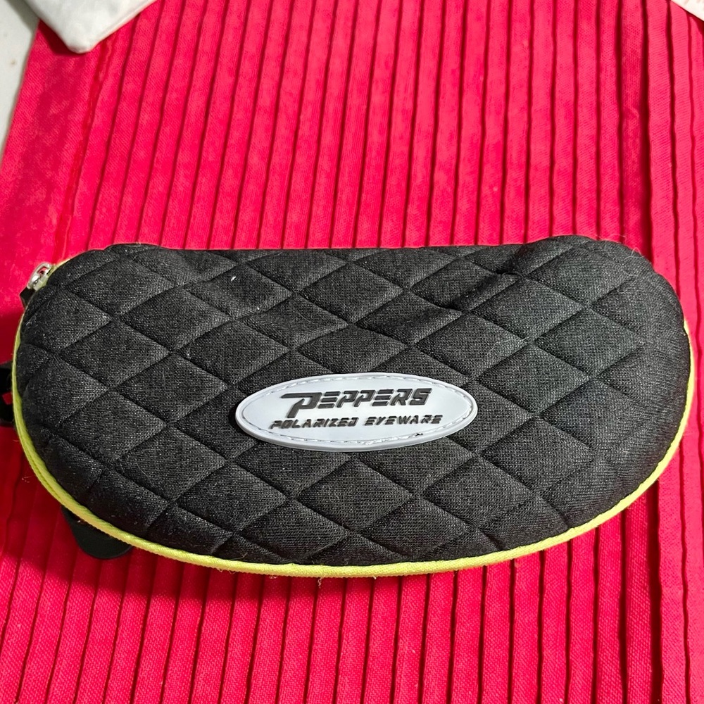 Betsey Johnson sunglasses - Picture 12 of 12